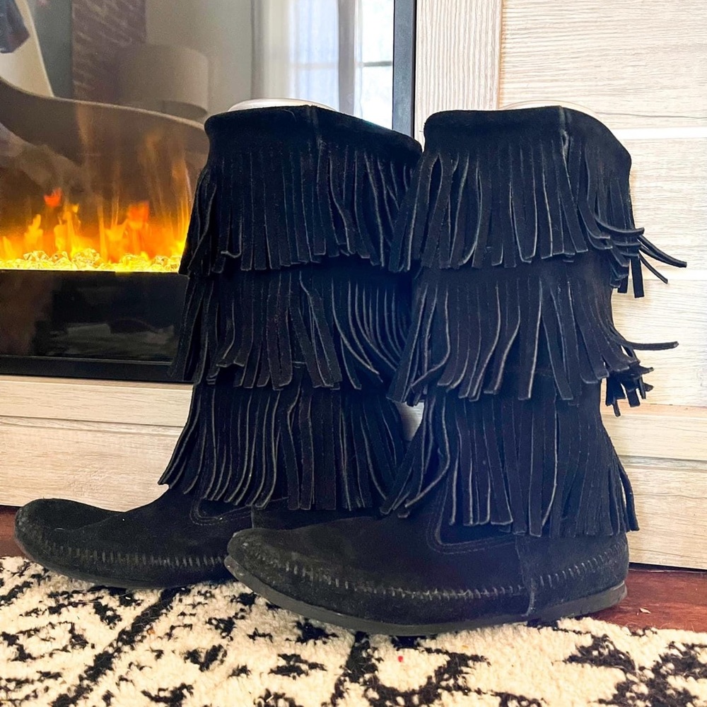 Minnetonka Black Three Tiered Fringe Boots Size 8